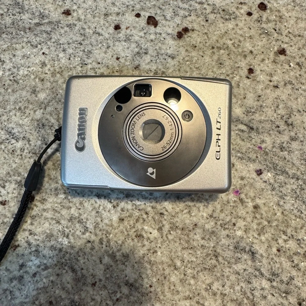 Canon ELPH LT 260 Silver Camera